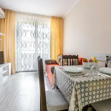 Free Parking And Laundry 1bdr Vj * Napospart